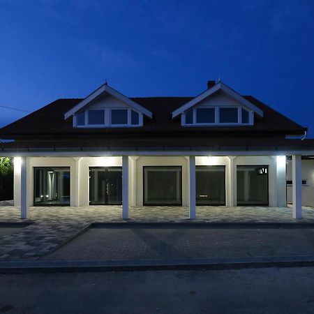 White Apartman שיופוק מראה חיצוני תמונה