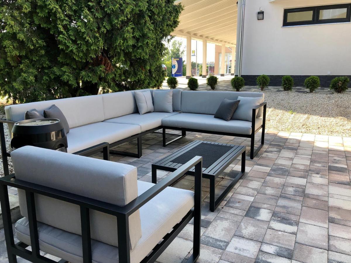White Apartman שיופוק מראה חיצוני תמונה